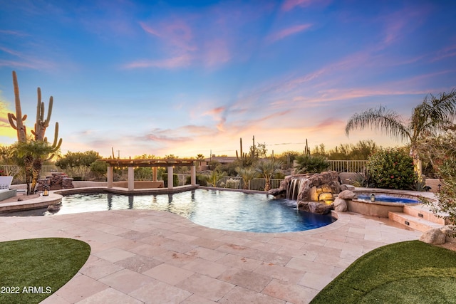 pool at dusk featuring an in ground hot tub, a pergola, pool water feature, and a patio area