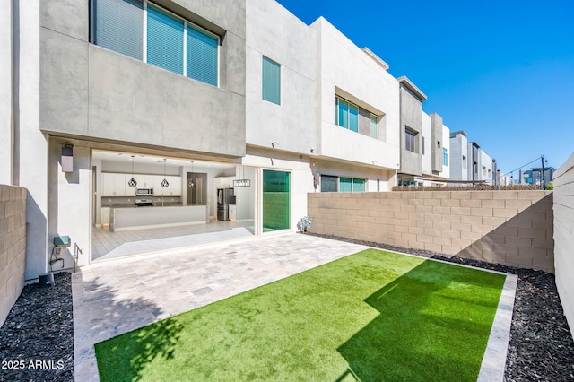 view of yard featuring a patio area and fence