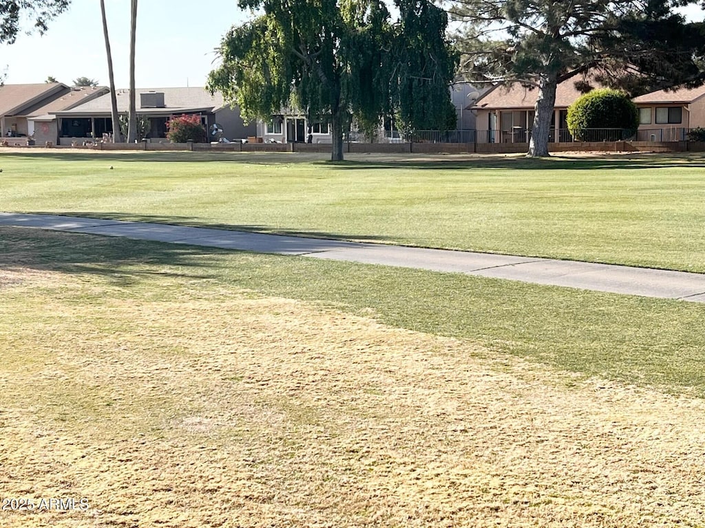 view of property's community featuring a lawn