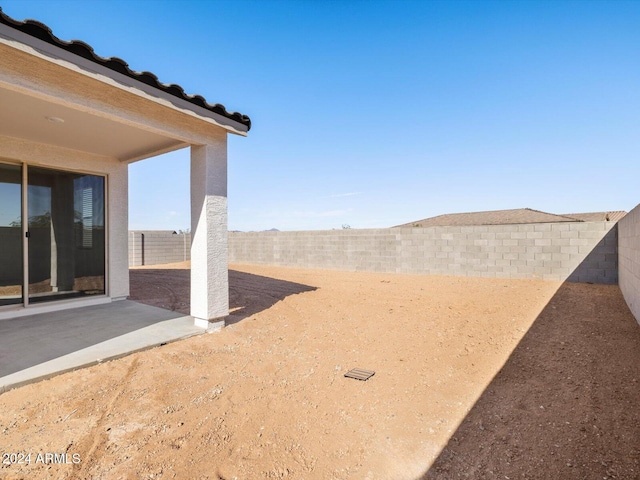 view of yard featuring a patio area