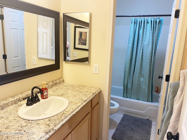 4805 E Kachina Trl Unit 25, Phoenix, AZ 85044 - bathroom with vanity, toilet, shower / tub combo, and tile patterned floors