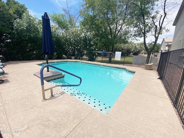 4805 E Kachina Trl Unit 25, Phoenix, AZ 85044 - community pool with a patio area