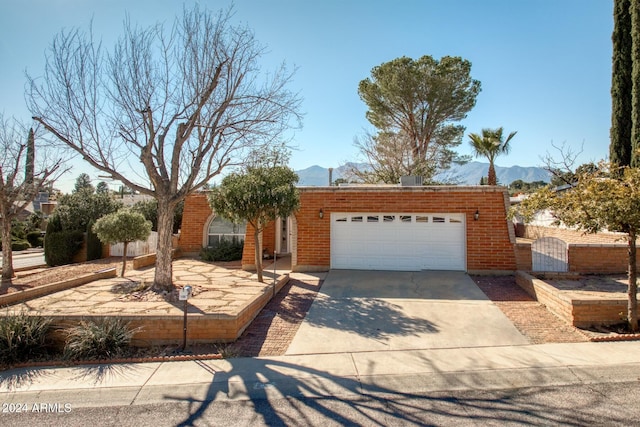 single story home featuring a mountain view