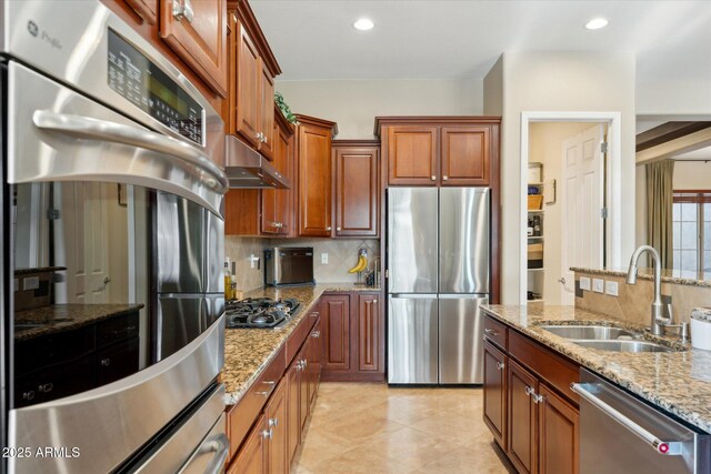 27308 N 56th Dr, Phoenix, AZ 85083 - kitchen featuring stainless steel appliances, a sink, under cabinet range hood, tasteful backsplash, and recessed lighting