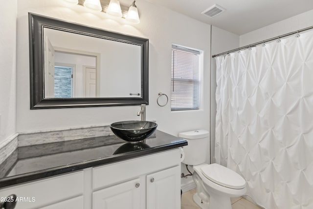 bathroom with toilet, a shower with curtain, visible vents, and vanity