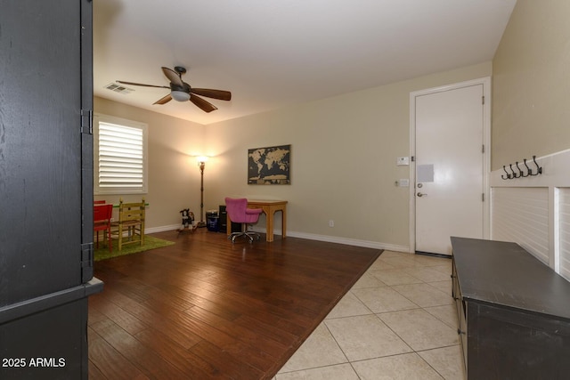 foyer entrance featuring light tile patterned floors and ceiling fan