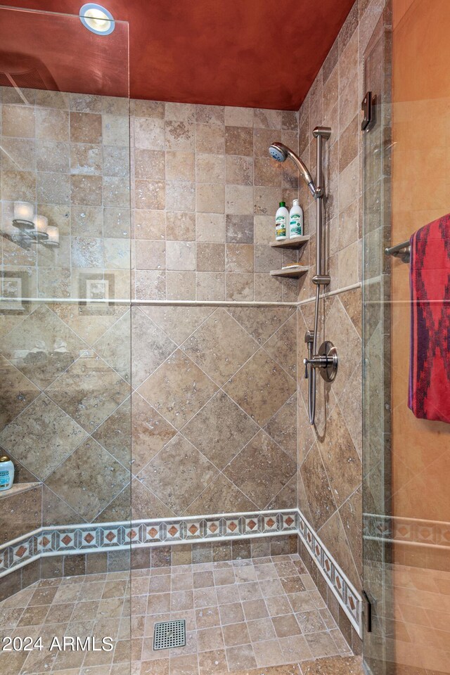 bathroom with tiled shower