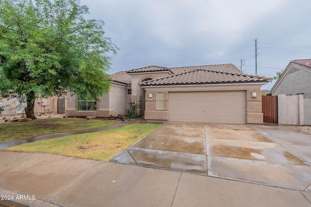 view of front of home featuring a front yard and a garage