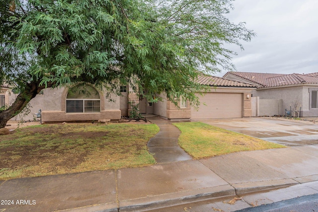 view of front of house featuring a front yard and a garage