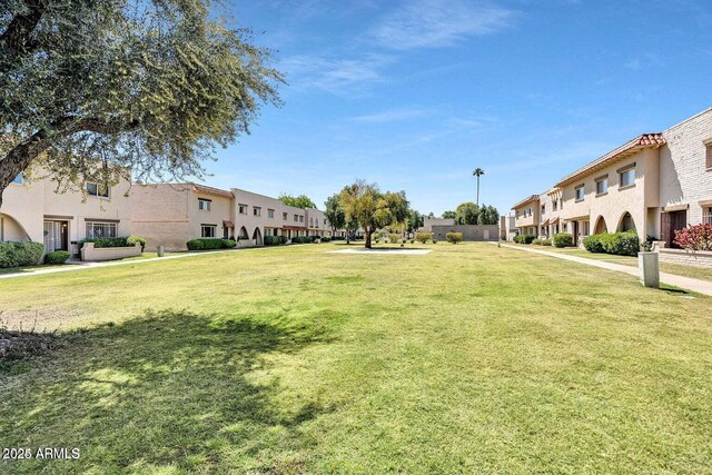 6953 E Osborn Rd Unit F, Scottsdale, AZ 85251 - view of home's community featuring a residential view and a lawn
