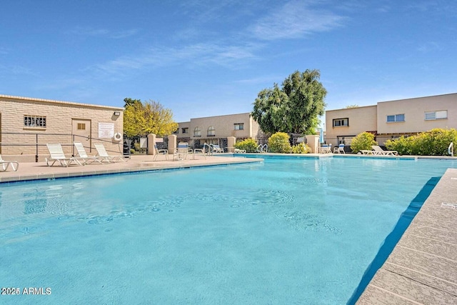 6953 E Osborn Rd Unit F, Scottsdale, AZ 85251 - community pool with a patio area