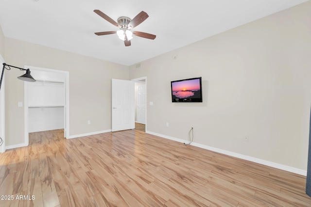 20121 N 76th St Unit 2021, Scottsdale, AZ 85255 - unfurnished bedroom with light wood-type flooring, baseboards, a walk in closet, a ceiling fan, and a closet
