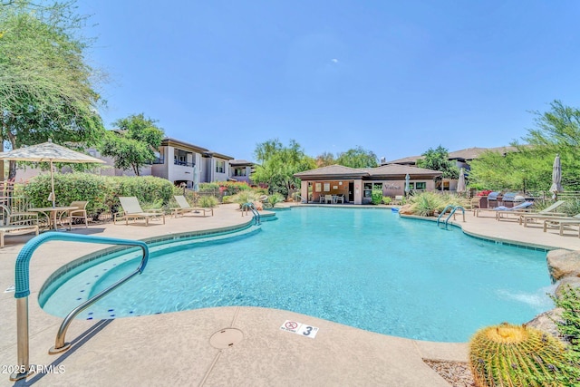 20121 N 76th St Unit 2021, Scottsdale, AZ 85255 - community pool with a patio area