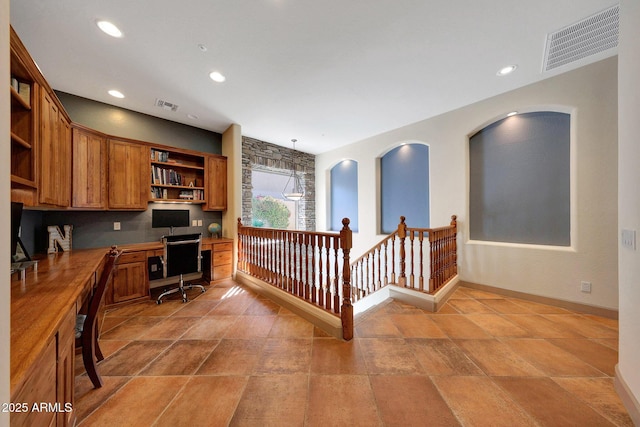 office area with recessed lighting, visible vents, built in desk, and baseboards