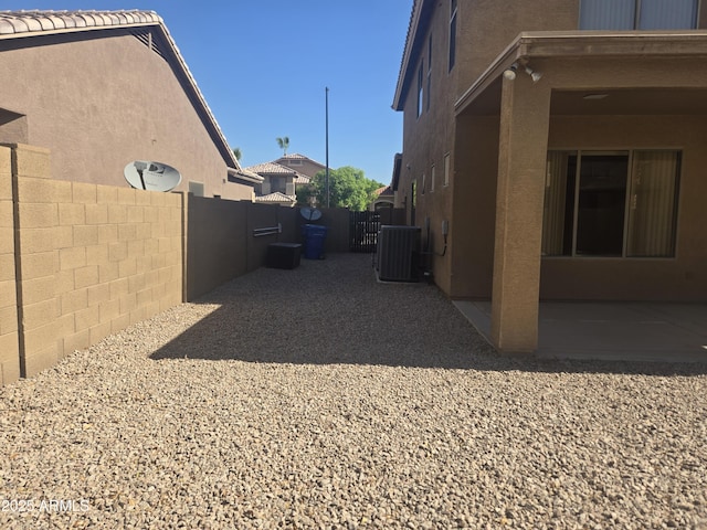 955 W Laurel Ave, Gilbert, AZ 85233 - view of yard featuring a patio