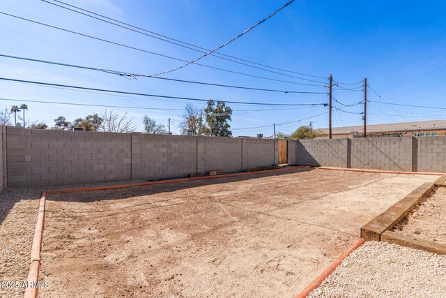 2227 W Cambridge Ave, Phoenix, AZ 85009 - view of yard featuring a fenced backyard