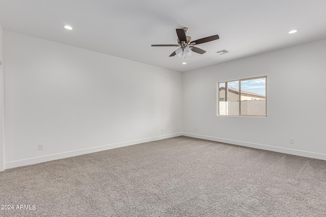 carpeted empty room featuring ceiling fan