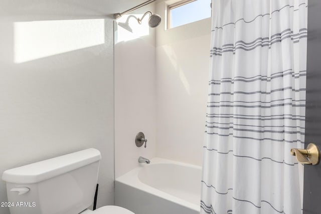 bathroom featuring toilet and shower / tub combo