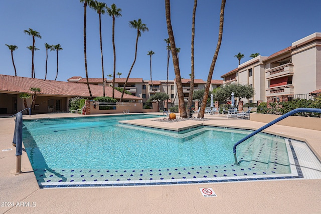 view of swimming pool