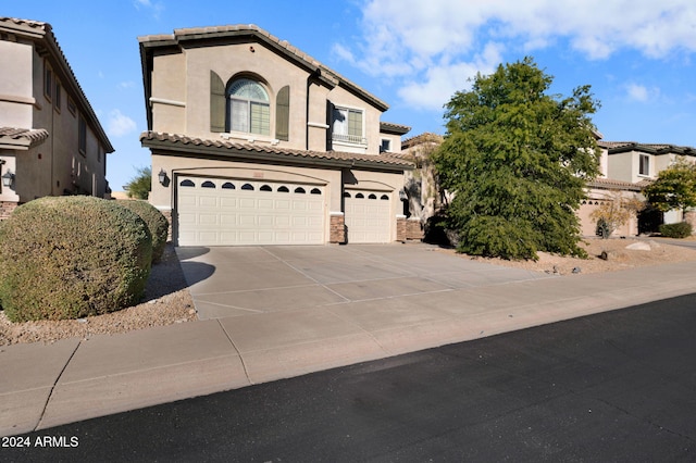 view of front facade featuring a garage