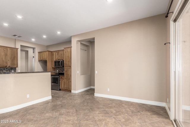6805 S Sapphire Way, Chandler, AZ 85249 - kitchen featuring appliances with stainless steel finishes, decorative backsplash, recessed lighting, baseboards, and brown cabinets