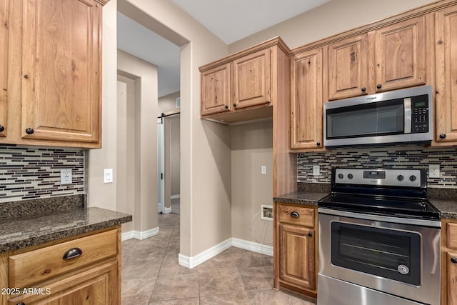 6805 S Sapphire Way, Chandler, AZ 85249 - kitchen featuring stainless steel appliances, backsplash, a barn door, baseboards, and light tile patterned flooring