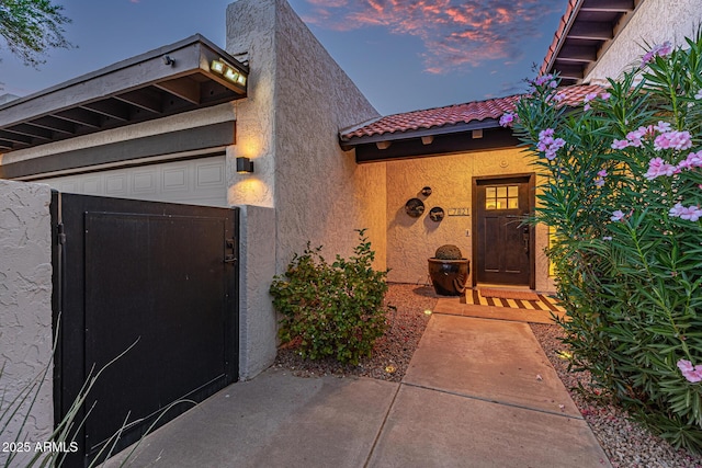 7821 N Via De La Sombre, Scottsdale, AZ 85258 - entrance to property with stucco siding and a tiled roof