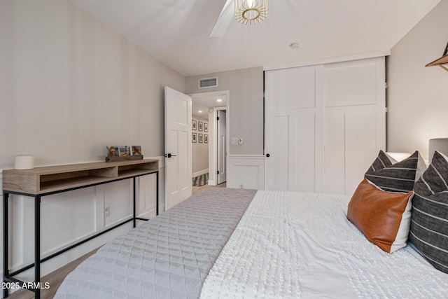 7821 N Via De La Sombre, Scottsdale, AZ 85258 - bedroom featuring a closet and ceiling fan