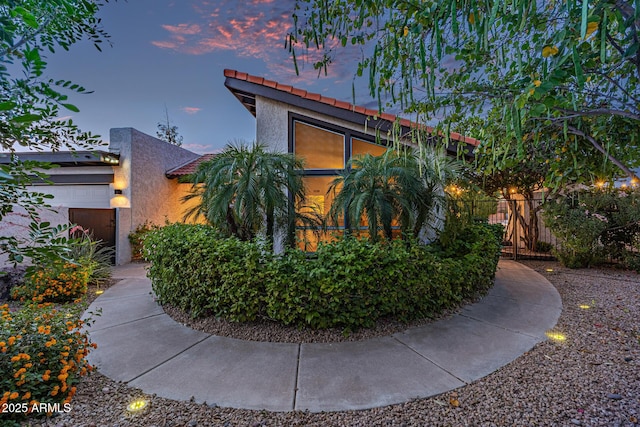 7821 N Via De La Sombre, Scottsdale, AZ 85258 - view of side of home featuring stucco siding, fence, and a tile roof