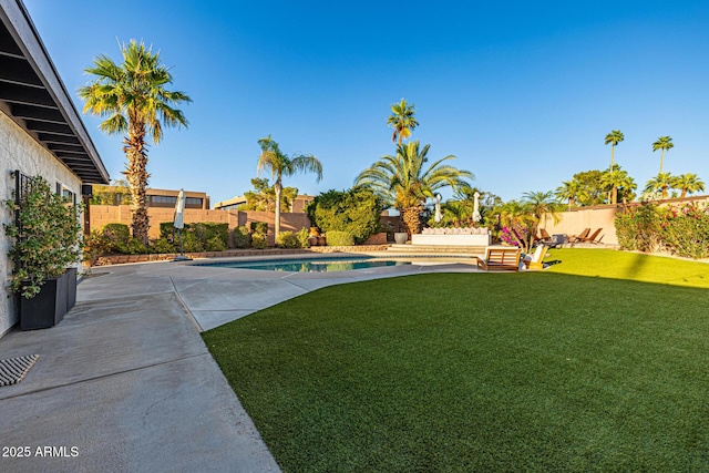 7821 N Via De La Sombre, Scottsdale, AZ 85258 - view of yard with a patio area