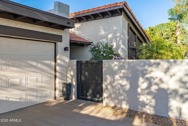 7821 N Via De La Sombre, Scottsdale, AZ 85258 - garage with a gate and fence