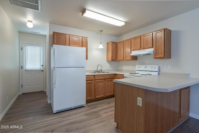 860 W Rd 1 S, Chino Valley, AZ 86323 - kitchen featuring a sink, white appliances, a peninsula, under cabinet range hood, and visible vents