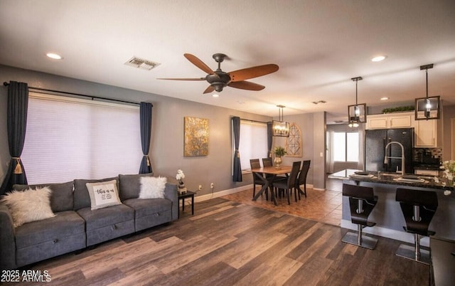 living room with visible vents, baseboards, dark wood-style floors, recessed lighting, and a ceiling fan