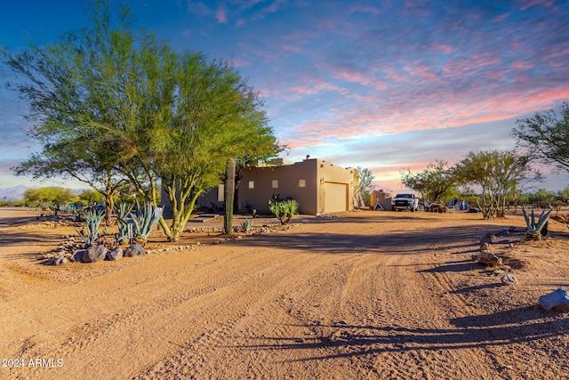 view of front facade featuring a garage