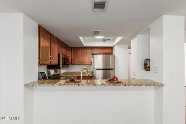 unfurnished room with dark hardwood / wood-style floors and ceiling fan