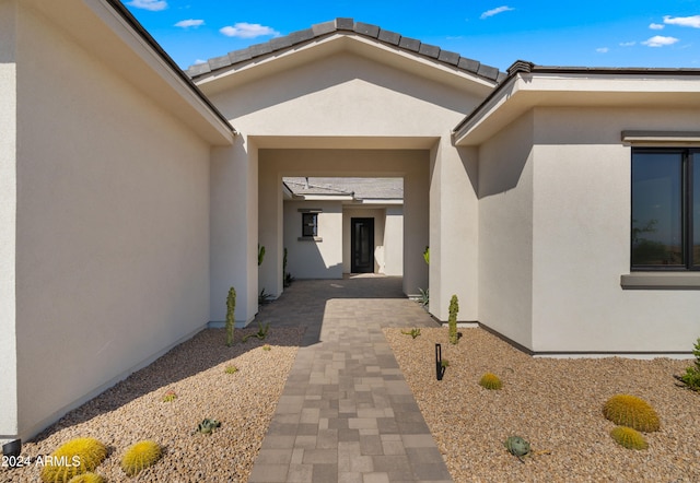 property entrance featuring a patio