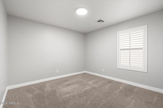 spare room with carpet flooring