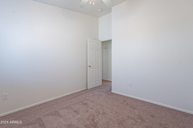 carpeted spare room featuring ceiling fan