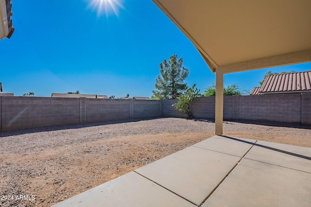 view of yard featuring a patio area