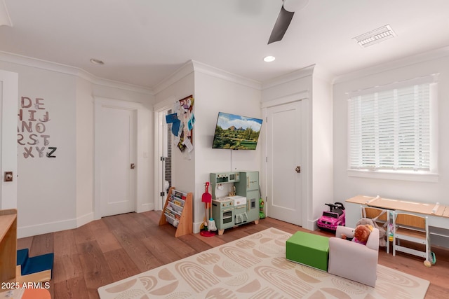 6196 E Calle Camelia, Scottsdale, AZ 85251 - rec room featuring wood finished floors, ornamental molding, a ceiling fan, recessed lighting, and baseboards