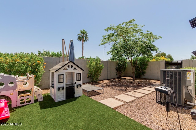 6196 E Calle Camelia, Scottsdale, AZ 85251 - view of yard featuring central AC