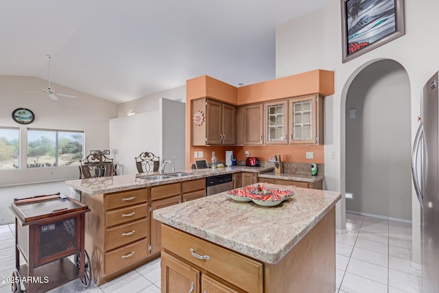 kitchen with sink, appliances with stainless steel finishes, a center island, light tile patterned flooring, and kitchen peninsula