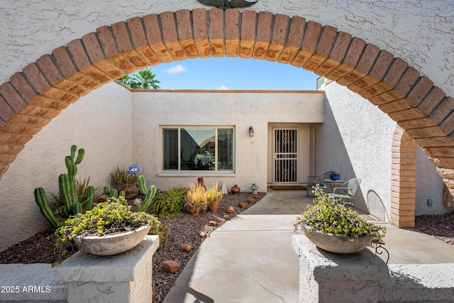14830 N 28th Pl, Phoenix, AZ 85032 - entrance to property with a patio area and stucco siding