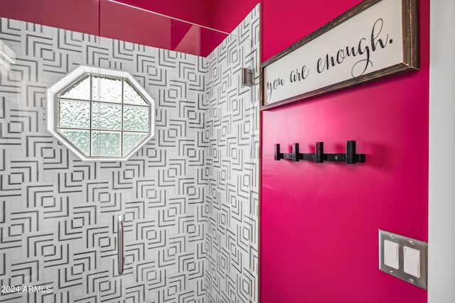 bathroom featuring tiled shower