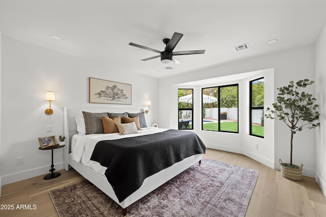 bedroom featuring baseboards, visible vents, a ceiling fan, light wood-style floors, and recessed lighting