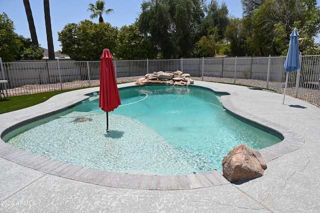 view of swimming pool featuring a patio