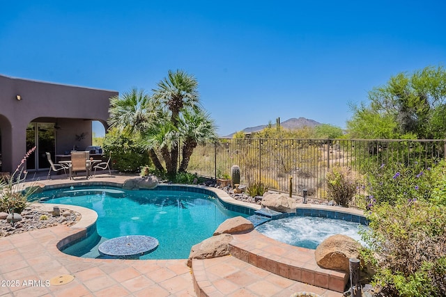 8606 E Arroyo Seco Rd, Scottsdale, AZ 85266 - view of pool featuring a patio, a fenced backyard, a pool with connected hot tub, and a mountain view