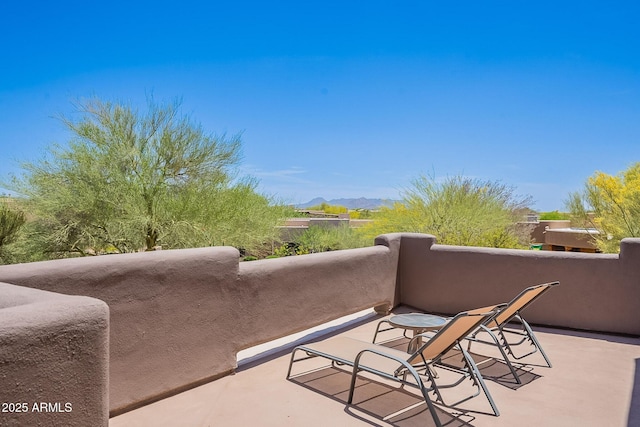 8606 E Arroyo Seco Rd, Scottsdale, AZ 85266 - balcony featuring a mountain view