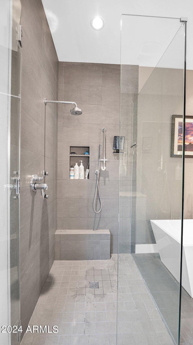 bathroom featuring tiled shower