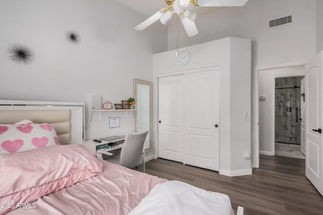 bedroom featuring visible vents, baseboards, wood finished floors, a closet, and a ceiling fan